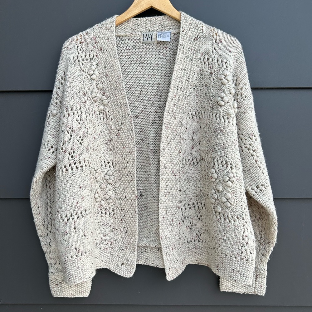 Vintage Cream Lacy Cardigan - made in Hong Kong - Wool mix - relaxed fit M